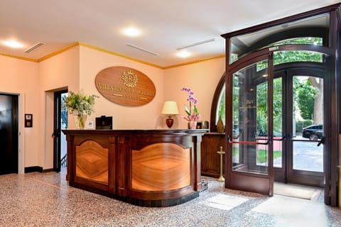 Lobby or reception, Lobby or reception