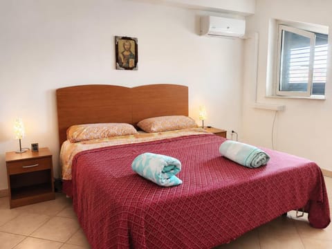 Bed, Photo of the whole room, Bedroom, towels, air conditioner