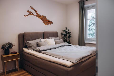 Bed, Photo of the whole room, Seating area, Bedroom