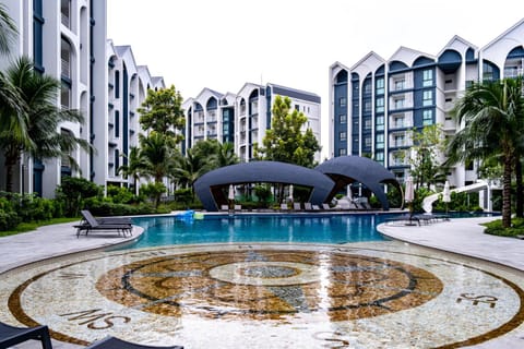 Property building, Day, On site, Swimming pool, Swimming pool