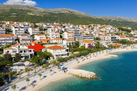 Property building, Day, Neighbourhood, Natural landscape, Bird's eye view, Beach, City view, Sea view, Street view, Location