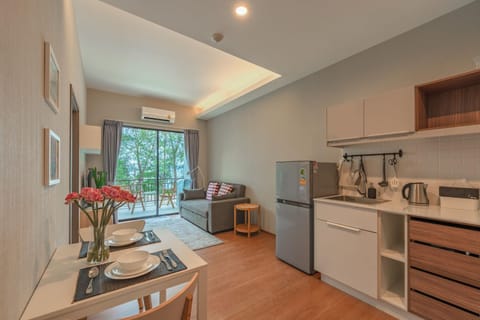 Kitchen or kitchenette, Living room, Photo of the whole room, Dining area, air conditioner