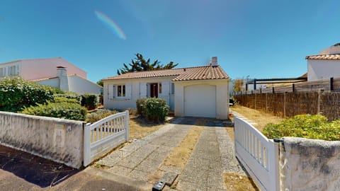 Property building, Facade/entrance, Off site