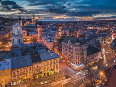 Bird's eye view, Location
