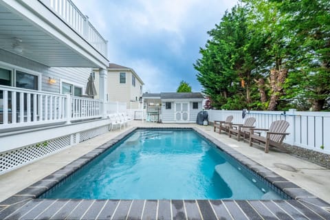 Property building, Pool view, Swimming pool