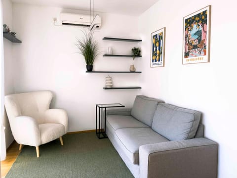 Living room, Decorative detail, Seating area