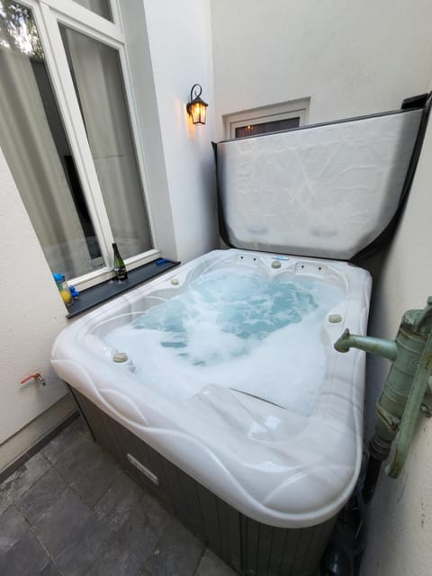 Hot Tub, Spa and wellness centre/facilities