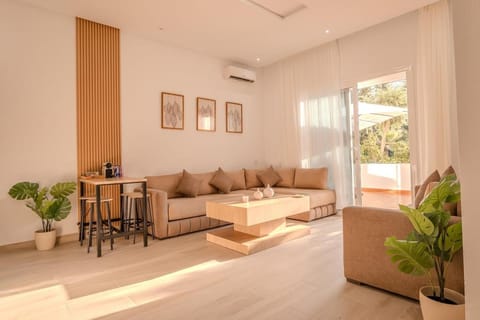 Living room, Dining area, air conditioner