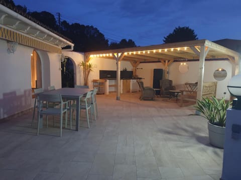 View (from property/room), Kitchen or kitchenette, Other, Dining area, Area and facilities, Swimming pool
