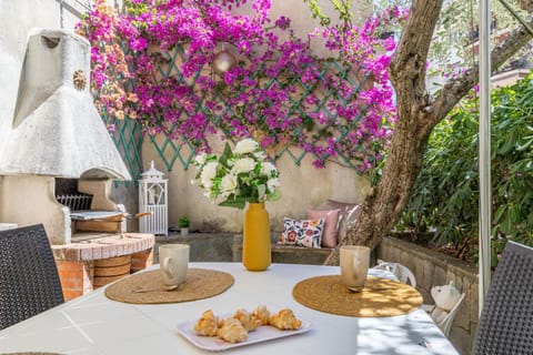 Spring, Day, Garden, Food and drinks, Food, Garden view