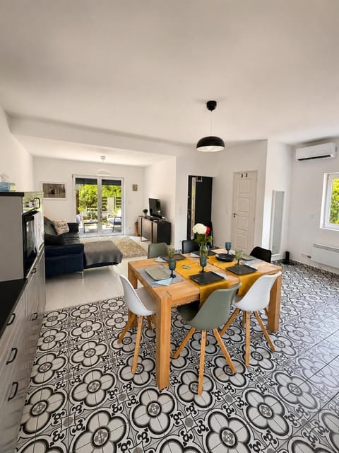 Kitchen or kitchenette, Living room, Dining area