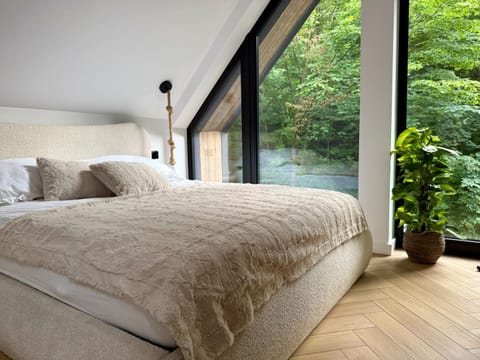 Bed, Natural landscape, Photo of the whole room, Bedroom, Garden view