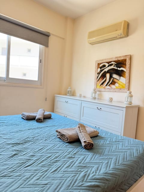 Staff, Bed, View (from property/room), Bedroom, furniture