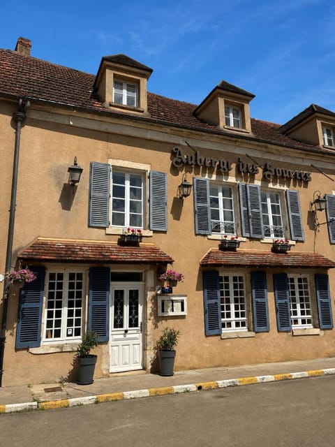 Property building, Restaurant/places to eat