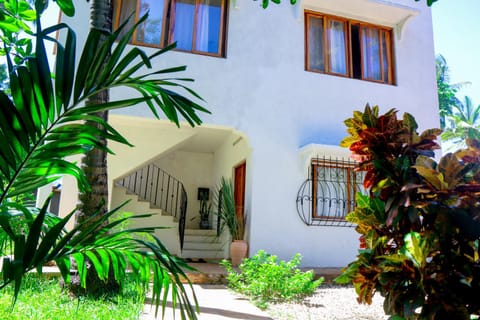 Property building, Spring, Day, Garden, Garden view