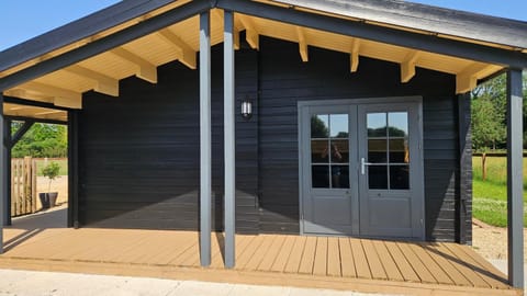 Property building, Patio, Facade/entrance, Day
