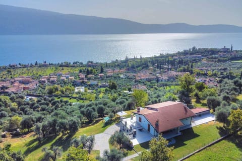 Property building, Bird's eye view, Lake view