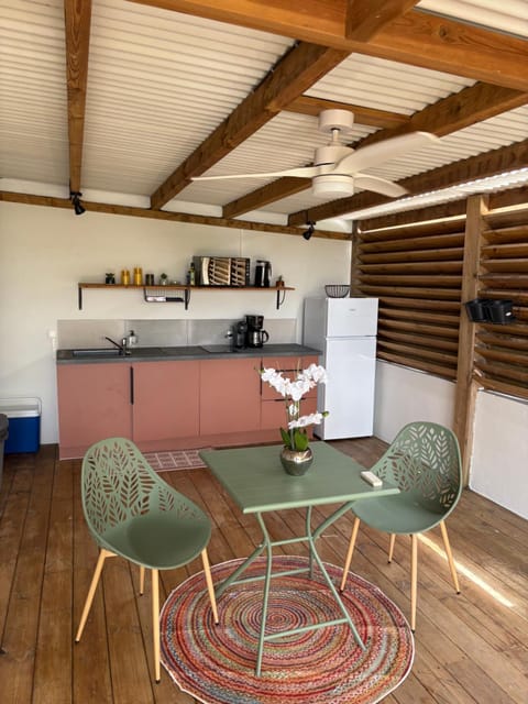 Patio, Coffee/tea facilities, Kitchen or kitchenette, Dining area