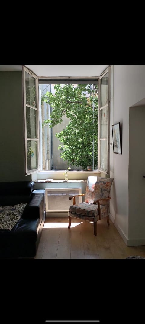 Garden, Living room