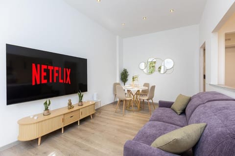 Communal lounge/ TV room, TV and multimedia, Living room, internet, air conditioner, air conditioner