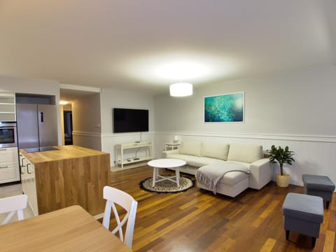 TV and multimedia, Kitchen or kitchenette, Living room, Seating area, Dining area, Evening entertainment