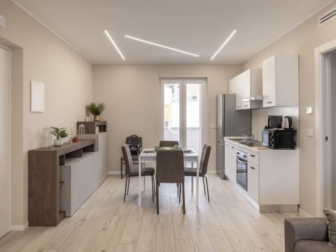 Dining area, kitchen