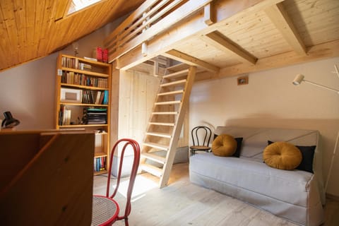 Bed, Photo of the whole room, Seating area, Bedroom