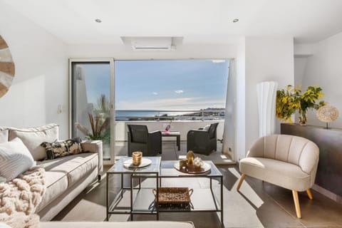 Balcony/Terrace, Living room, Dining area, Sea view, air conditioner