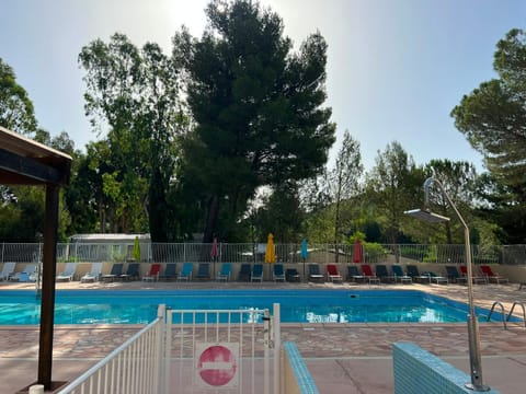 Day, Swimming pool, sunbed