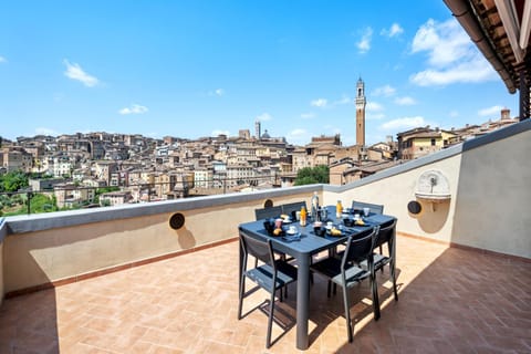View (from property/room), Balcony/Terrace, City view