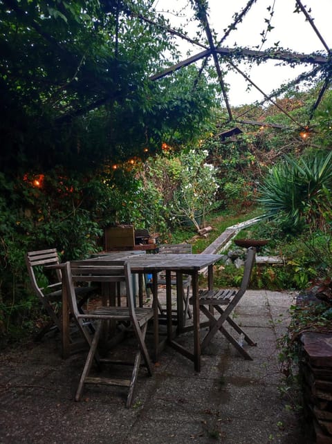 Patio, Day, Garden, Dining area, Garden view