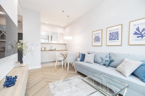 Kitchen or kitchenette, Seating area