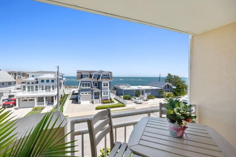 Property building, Day, View (from property/room), Balcony/Terrace, Sea view