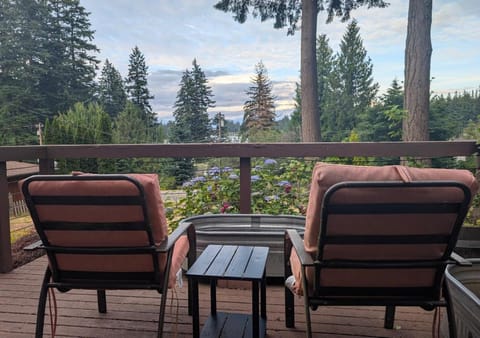 Patio, Garden view, Lake view, Street view, Quiet street view