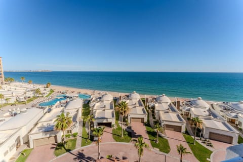 Pool view, Sea view
