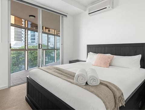 Bed, Photo of the whole room, air conditioner