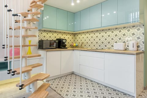 Coffee/tea facilities, Kitchen or kitchenette, Dining area