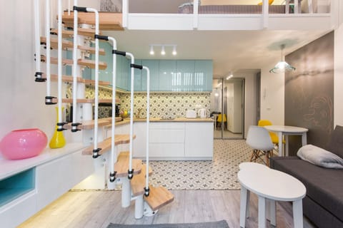 Coffee/tea facilities, Kitchen or kitchenette, Living room, Photo of the whole room, Decorative detail, Seating area, Dining area