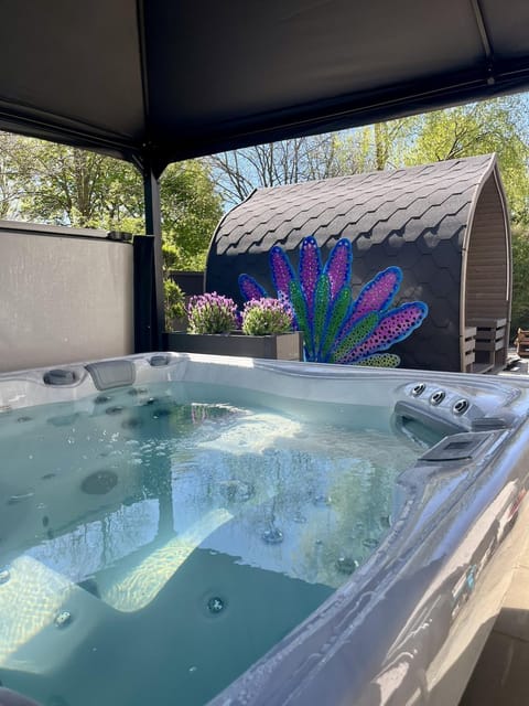 Hot Tub, Sauna, Spa and wellness centre/facilities