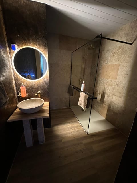 Shower, Bathroom, towels