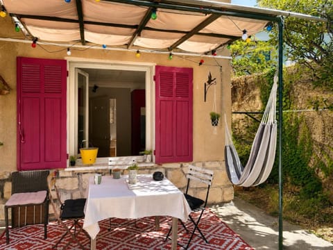 Patio, Dining area