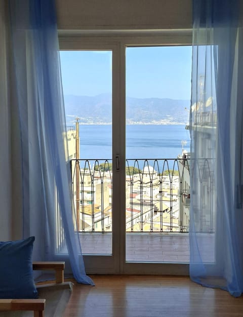 City view, Sea view
