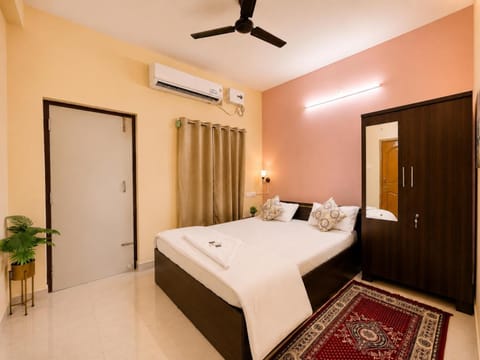 Bed, Photo of the whole room, Bedroom, air conditioner