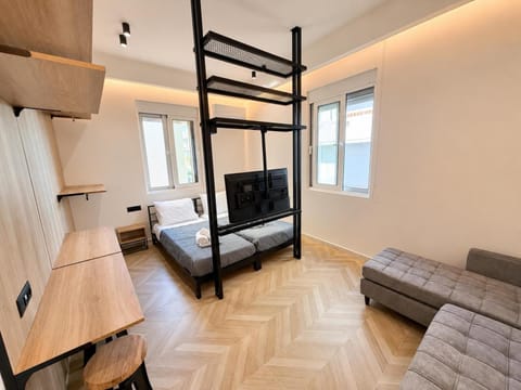 Bed, TV and multimedia, Photo of the whole room, Seating area