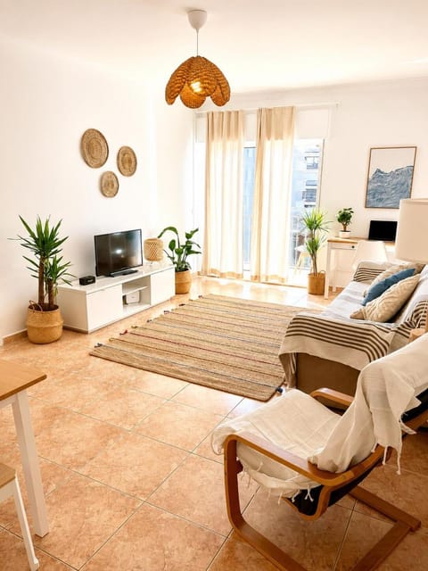 TV and multimedia, Living room, Seating area, Evening entertainment