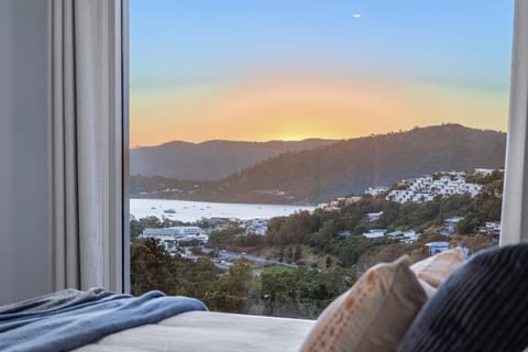 Bedroom, Mountain view, Sea view, Sunrise