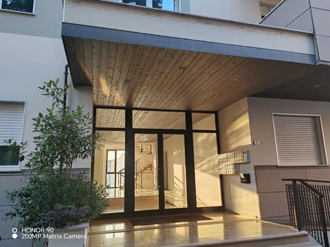 Facade/entrance