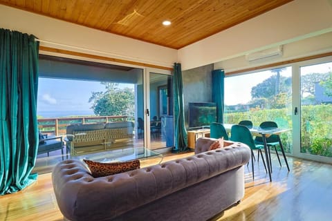 Balcony/Terrace, Living room, Seating area, Dining area, Sea view