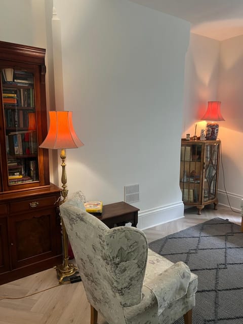 Library, Living room, Seating area