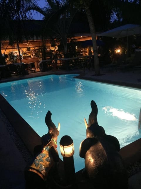 Swimming pool, Swimming pool